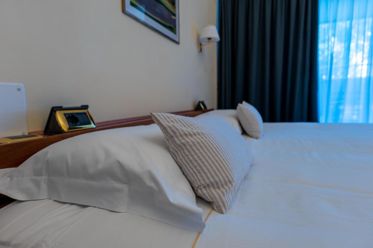 Golf Hotel La Pinetina Appiano Gentile Eksteriør billede