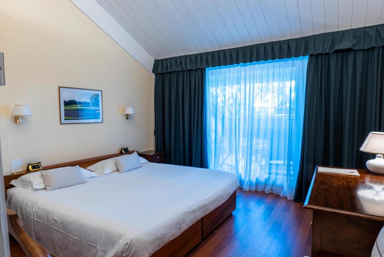 Golf Hotel La Pinetina Appiano Gentile Eksteriør billede