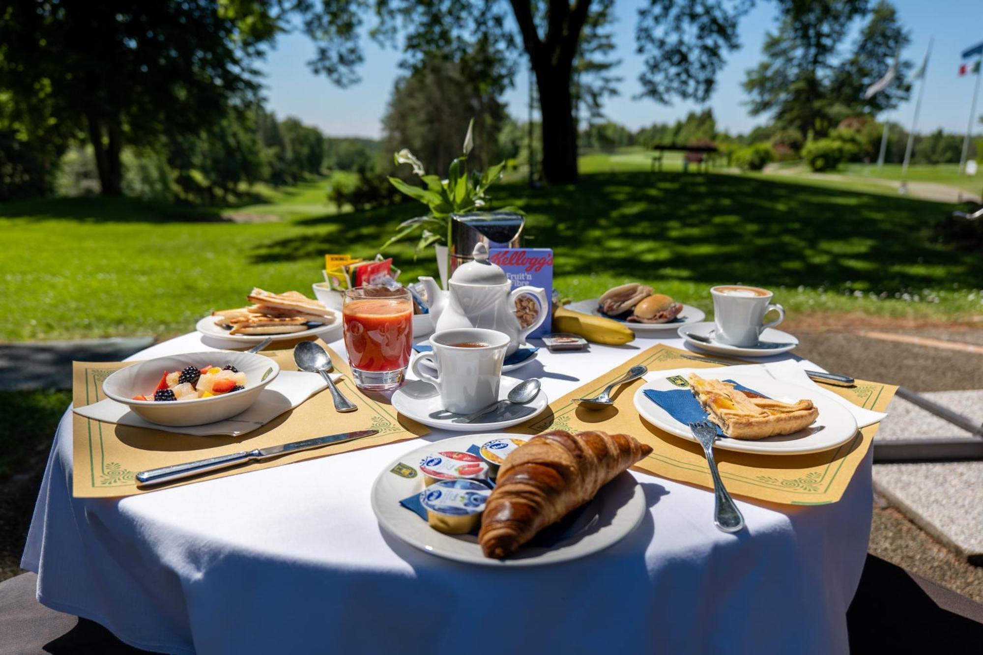 Golf Hotel La Pinetina Appiano Gentile Eksteriør billede