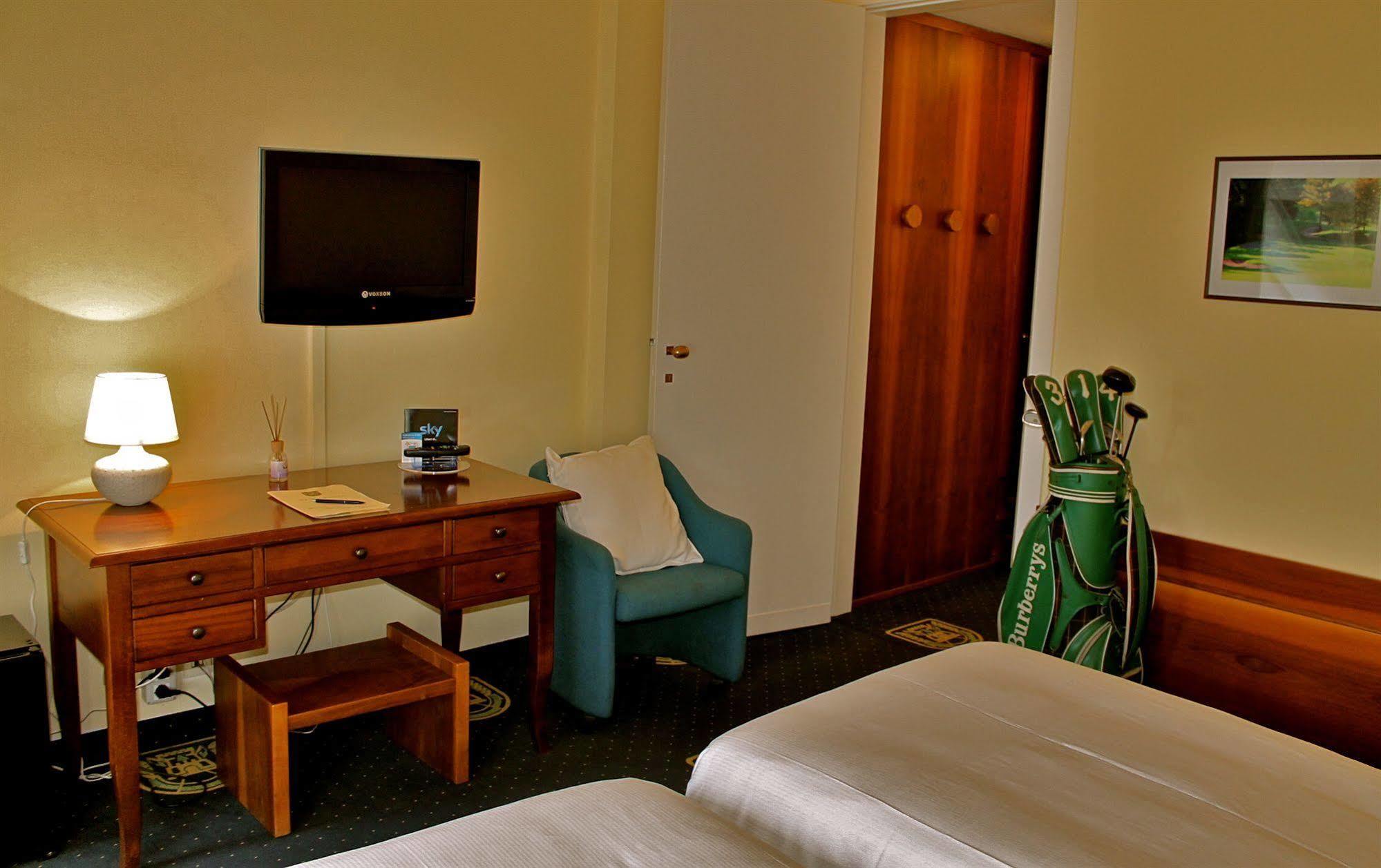 Golf Hotel La Pinetina Appiano Gentile Eksteriør billede